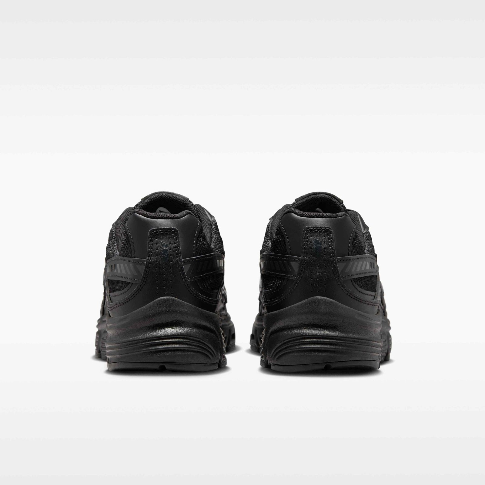 Nike Initiator Women's Shoes - Black/Dark Smoke Grey - Image 6
