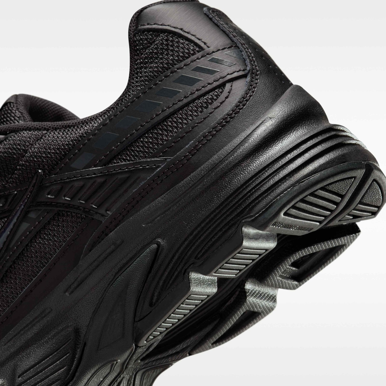 Nike Initiator Women's Shoes - Black/Dark Smoke Grey - Image 8