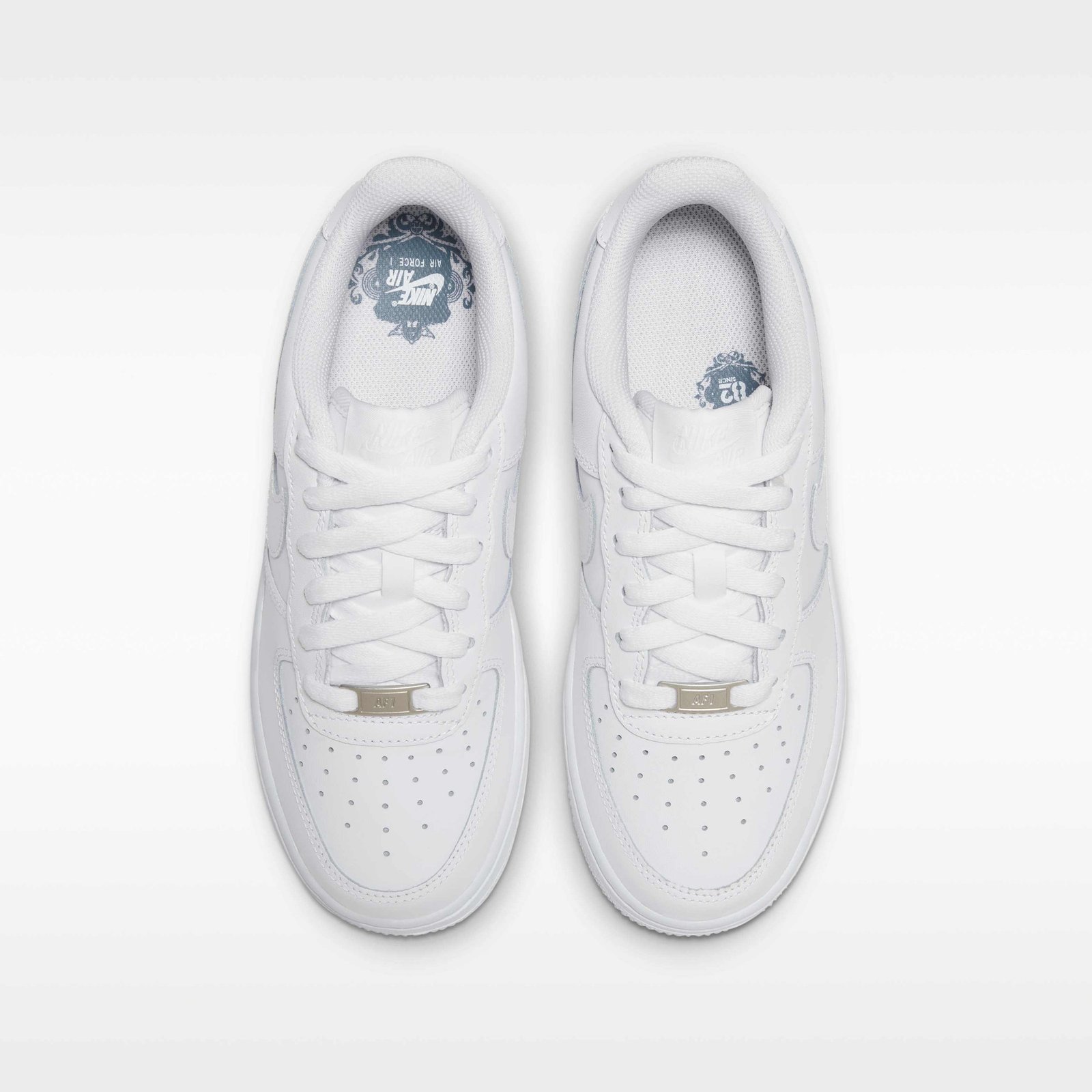 Nike Air Force 1 LE Older Kids' Shoe - White/White - Image 4