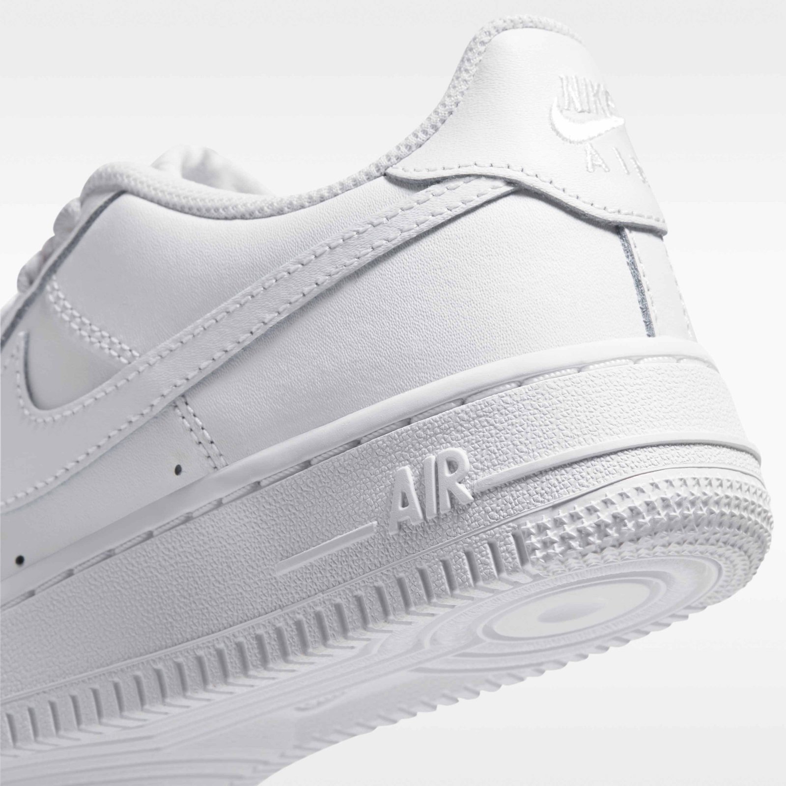 Nike Air Force 1 LE Older Kids' Shoe - White/White - Image 8