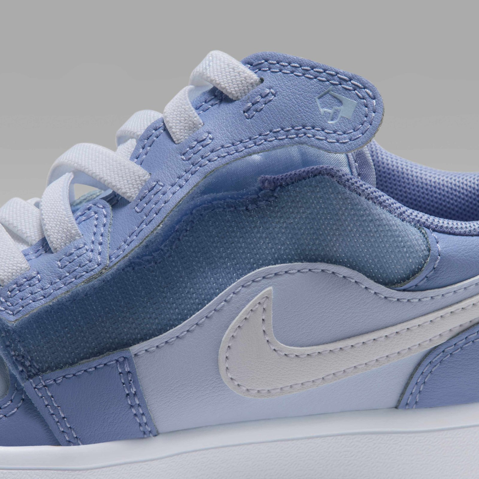 Jordan 1 Low Alt Younger Kids' Shoes - Aluminium/White/Hydrogen Blue - Image 9
