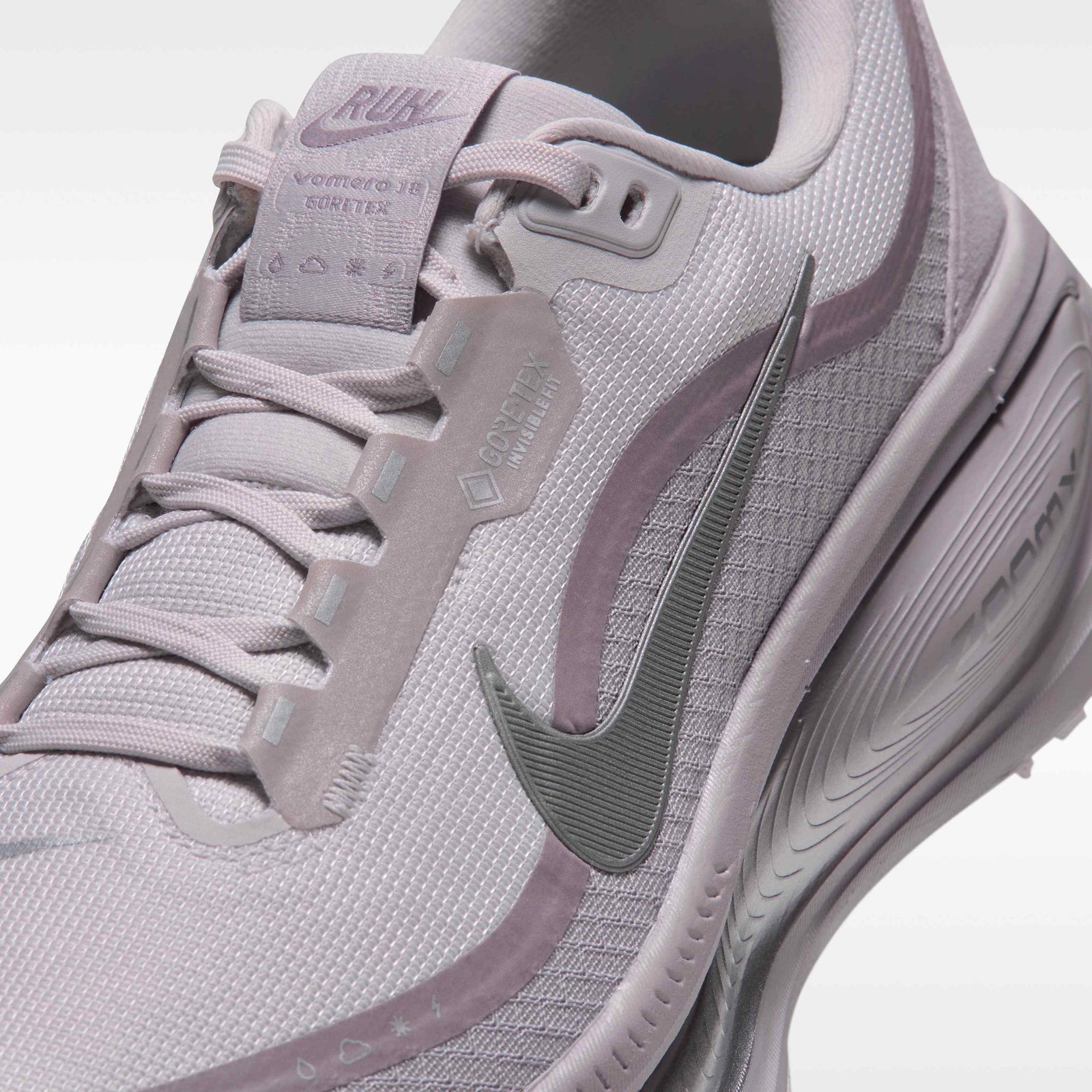 Nike Vomero 18 GORE-TEX Women's Waterproof Road Running Shoes With Reflective Design Accents - Vast Grey/Silver Lilac/Metallic Silver - Image 7