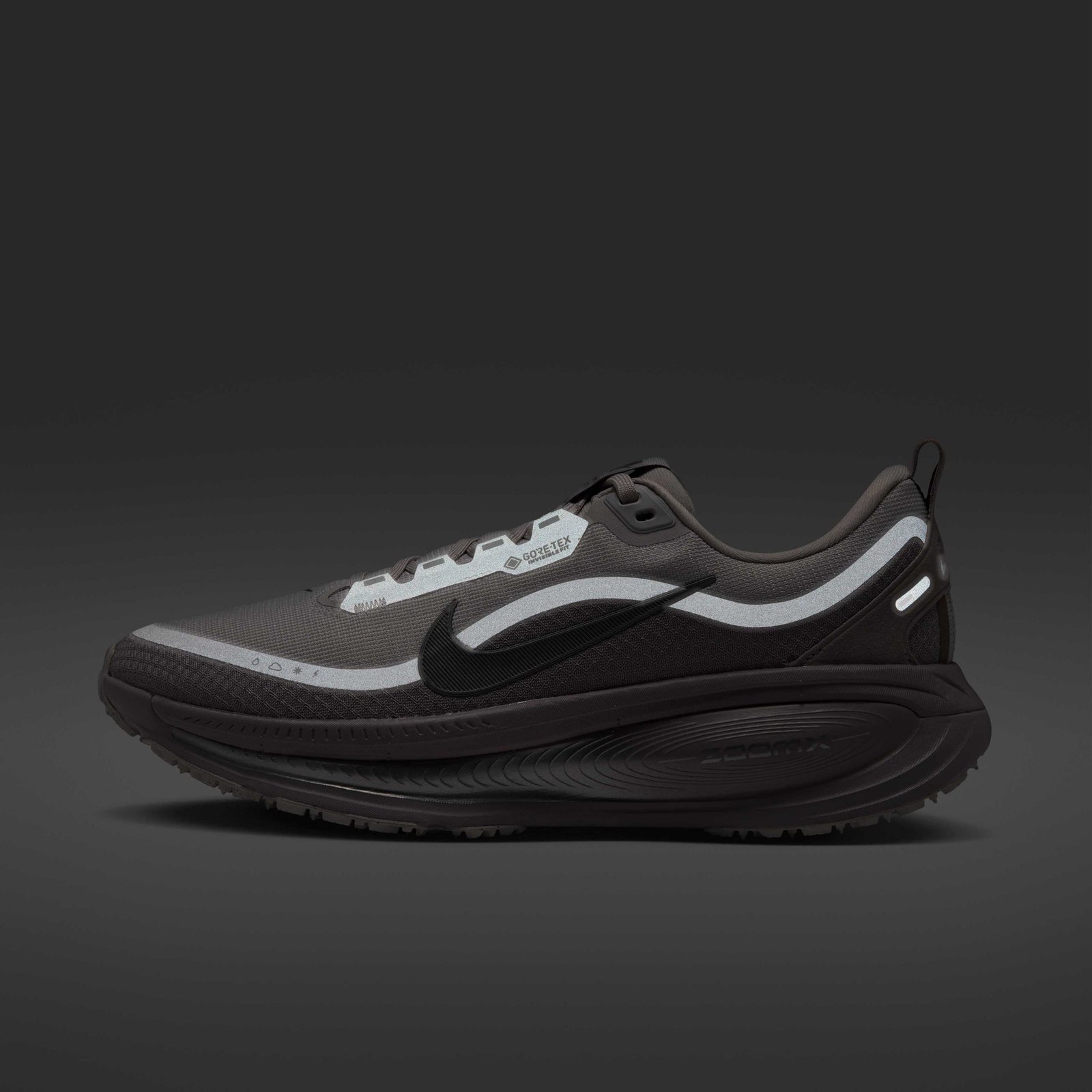 Nike Vomero 18 GORE-TEX Women's Waterproof Road Running Shoes With Reflective Design Accents - Vast Grey/Silver Lilac/Metallic Silver - Image 9