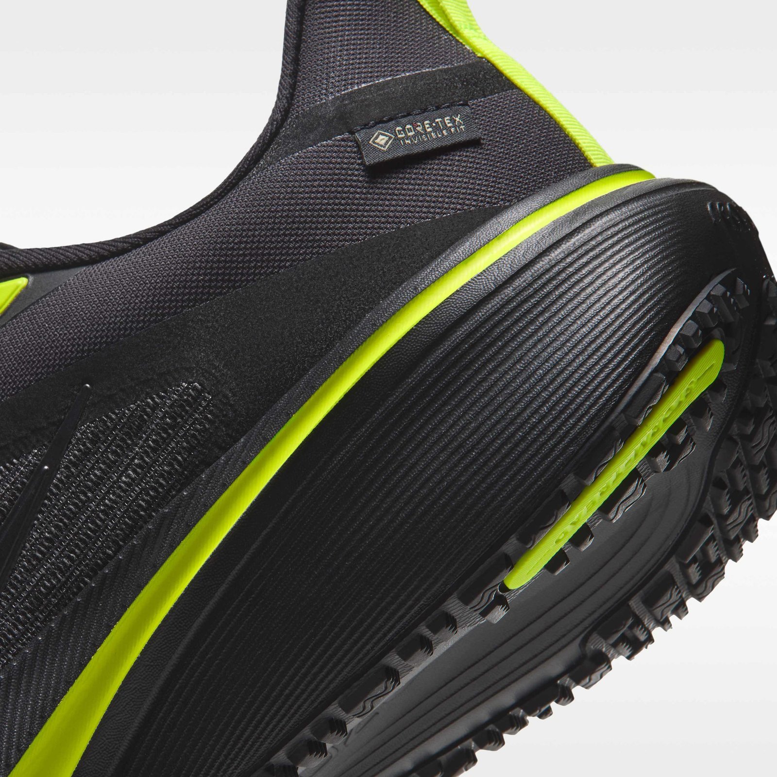 Nike Pegasus 42 GORE-TEX Men's Waterproof Road-Running Shoes - Black/Lemon Venom/Metallic Dark Grey - Image 8