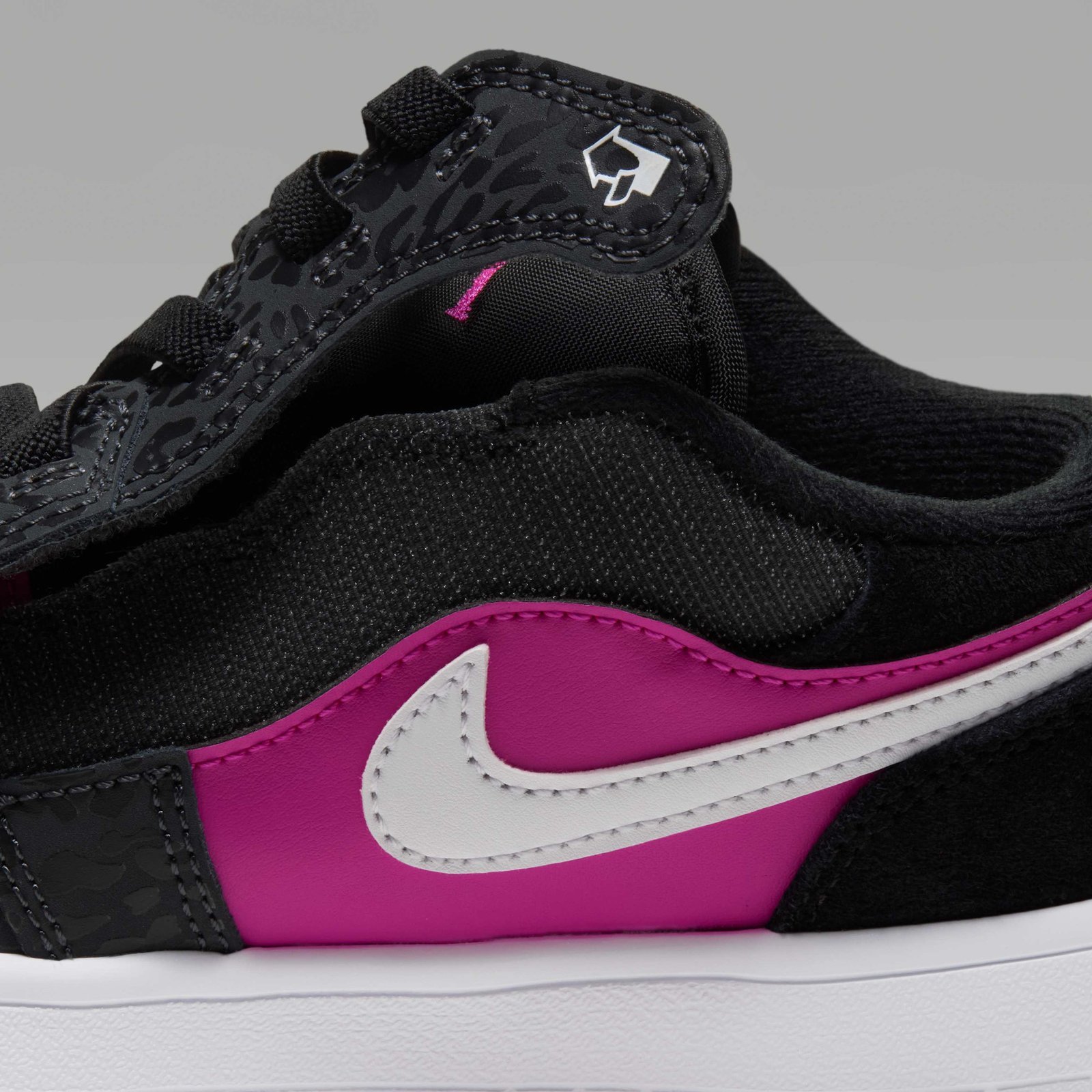 Jordan 1 Low Alt SE Younger Kids' Shoes - Black/Anthracite/White/Laser Fuchsia - Image 9