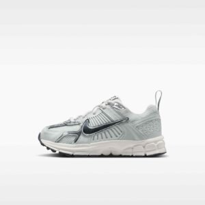 Nike Vomero 5 Younger Kids' Shoes (Classic laces) - Photon Dust/Gridiron/Sail/Chrome