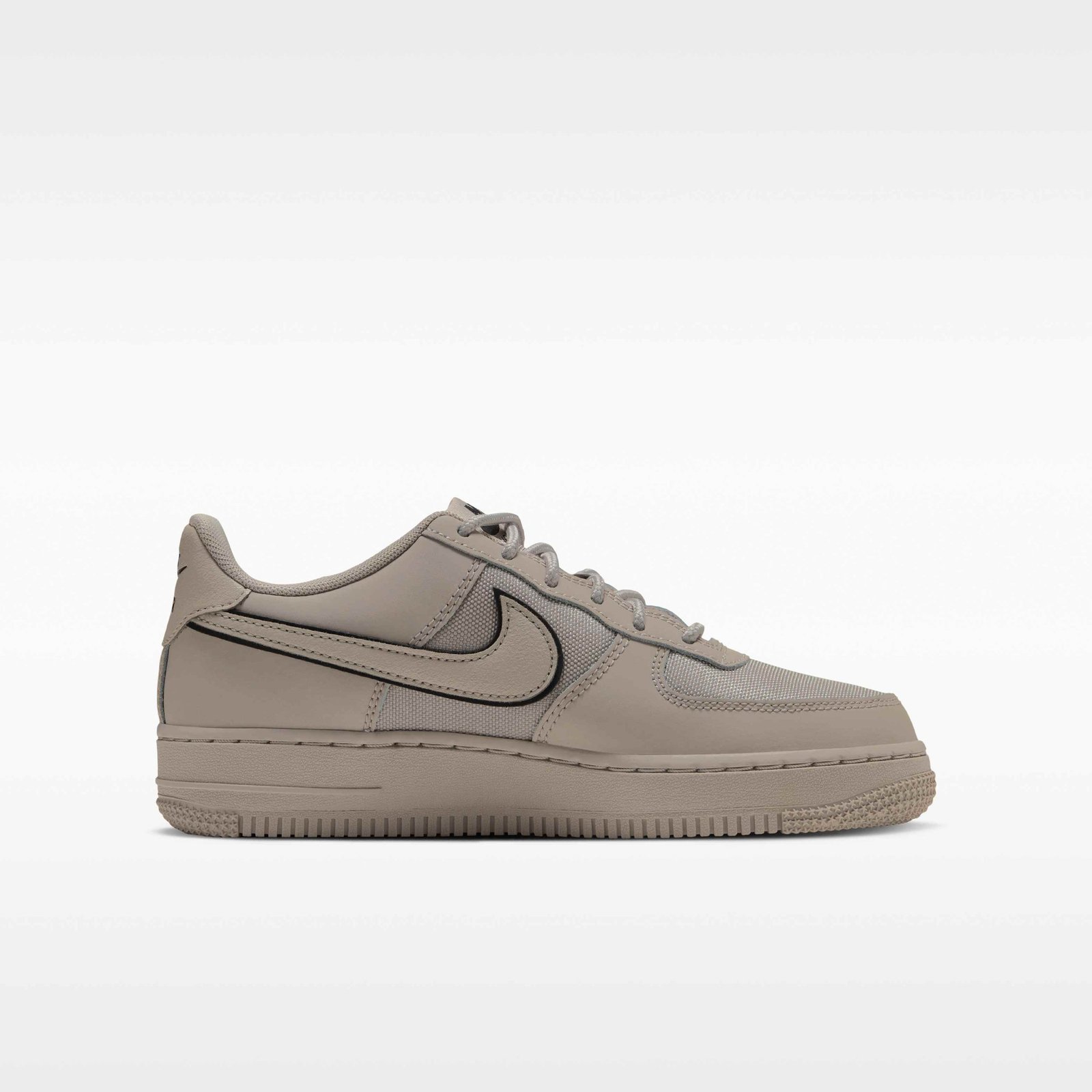 Nike Air Force 1 Low LV8 Older Kids' Shoes - Cream II/Black/Cream II - Image 3