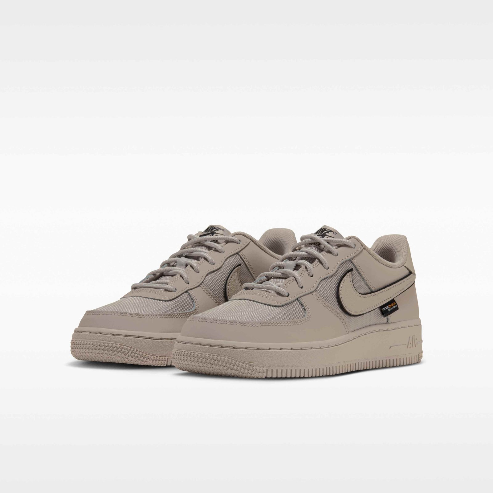 Nike Air Force 1 Low LV8 Older Kids' Shoes - Cream II/Black/Cream II - Image 5