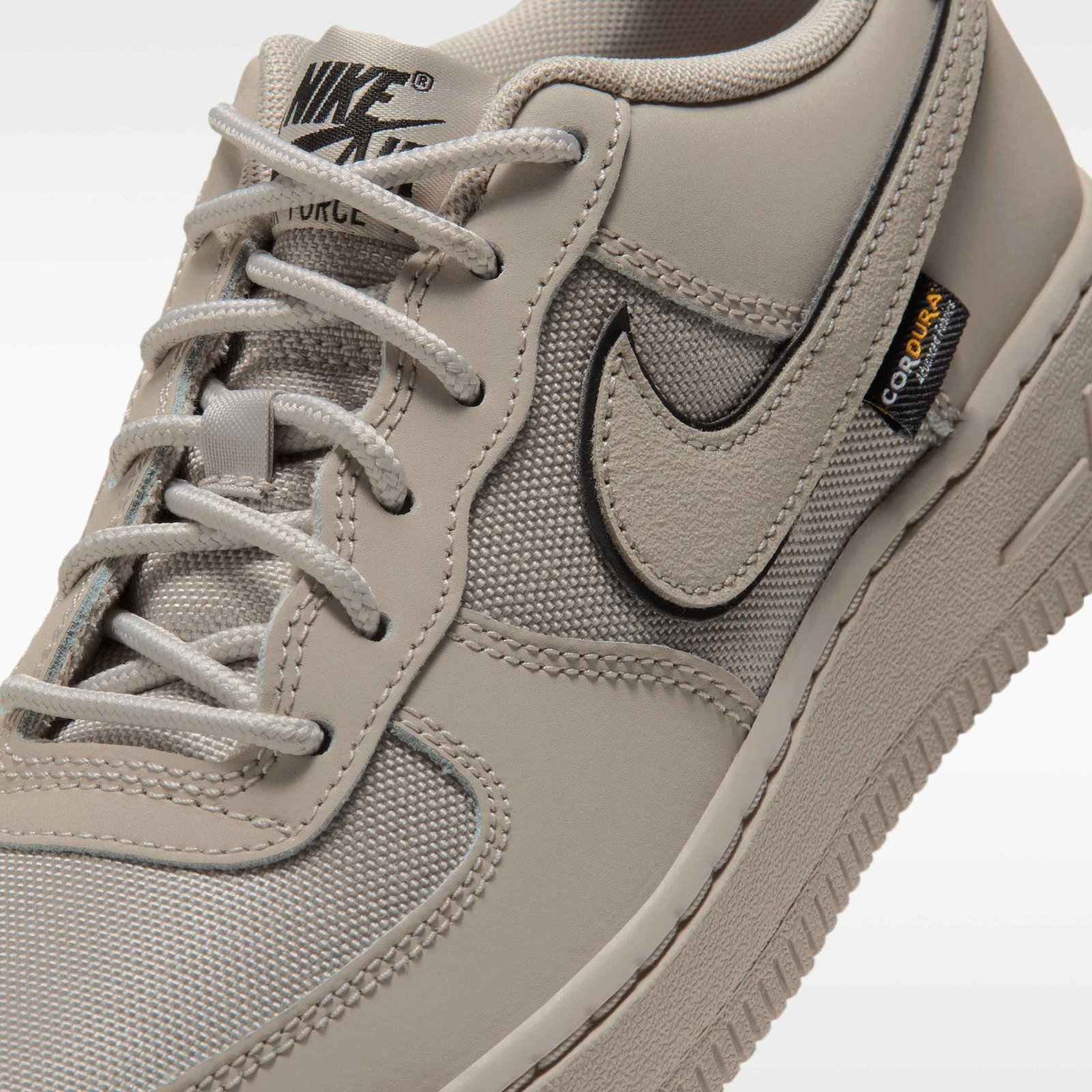 Nike Air Force 1 Low LV8 Older Kids' Shoes - Cream II/Black/Cream II - Image 7