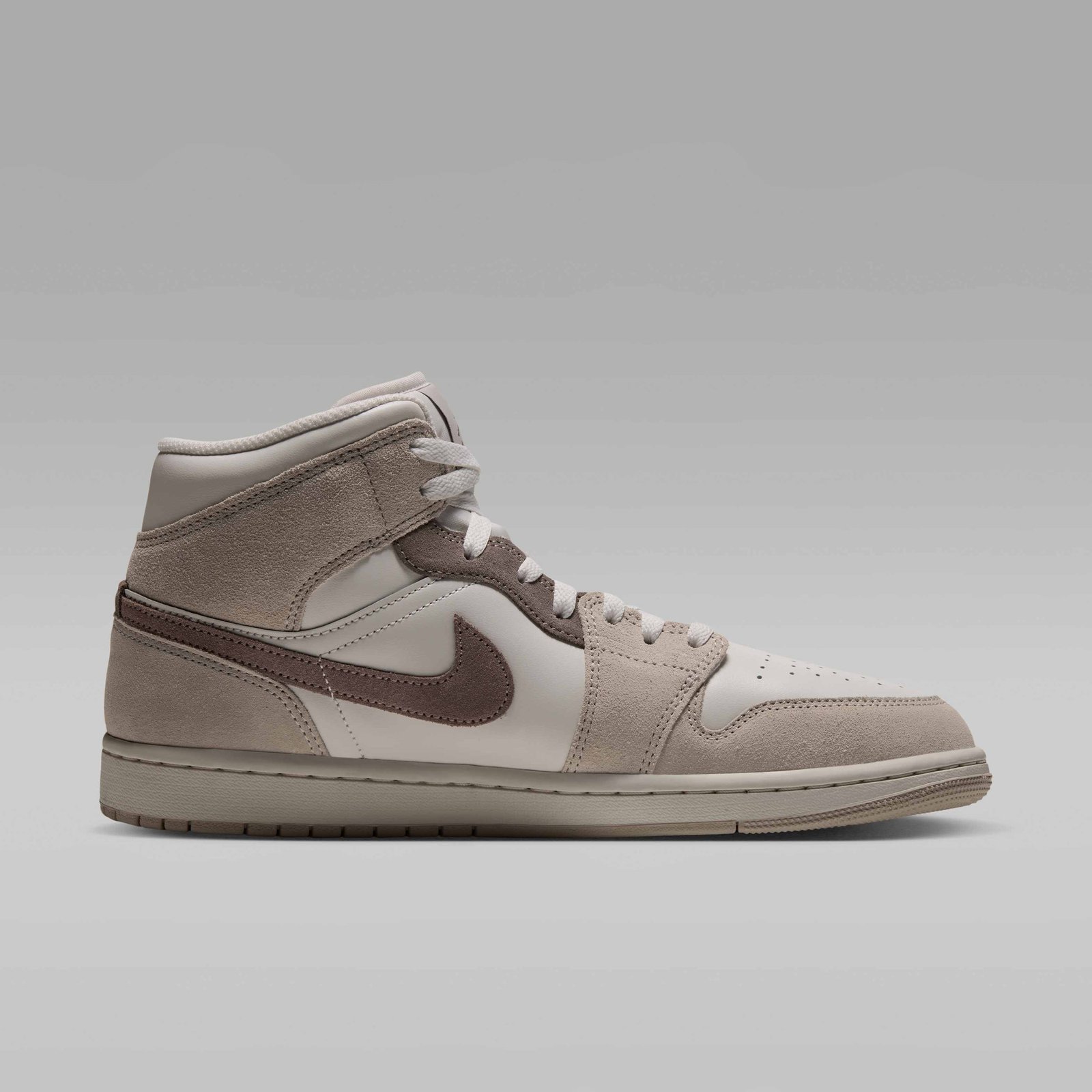 Air Jordan 1 Mid SE Men's Shoes - Phantom/Cream II/Mink Brown - Image 3